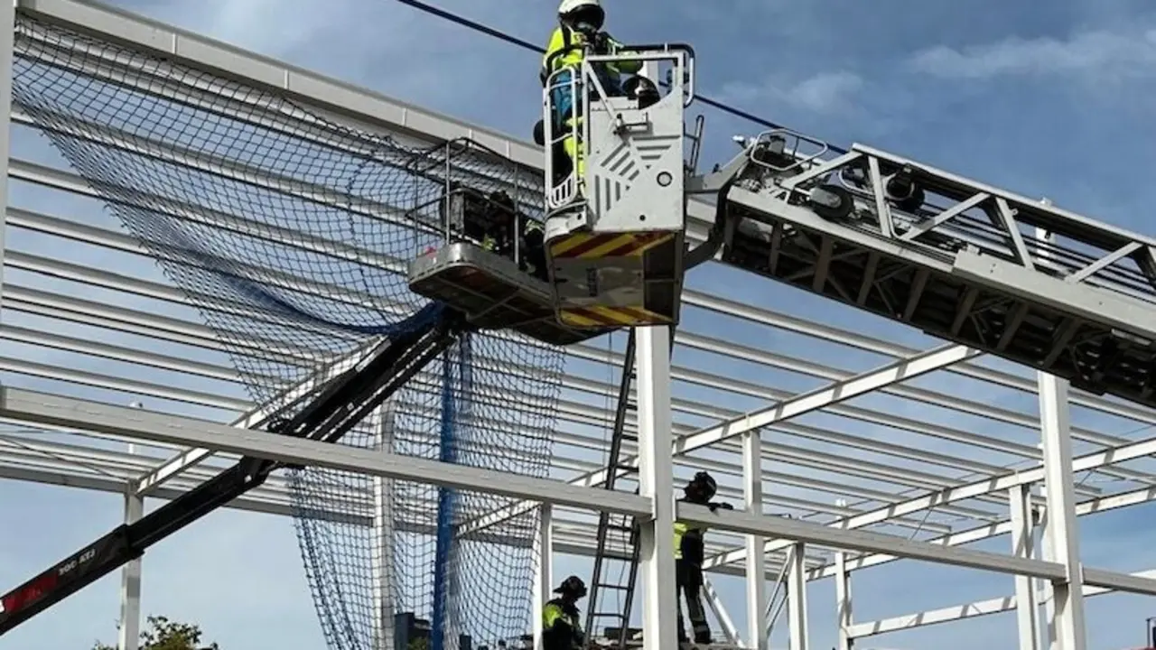 Muere un joven trabajador tras quedar atrapado entre una plataforma y una viga