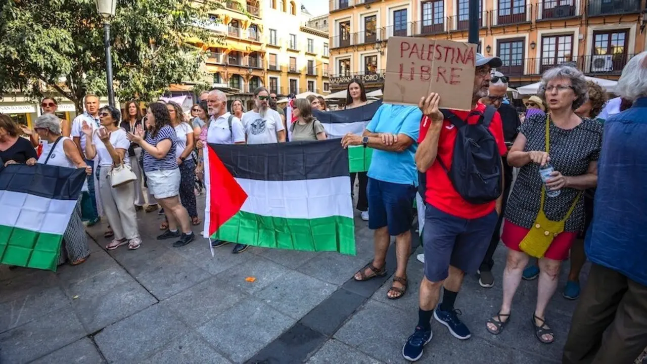 'Marcha por Palestina' convoca una concentración para protestar por la participación del equipo de Israel en la Vuelta 2025 - EFE/Ángeles Visdómine