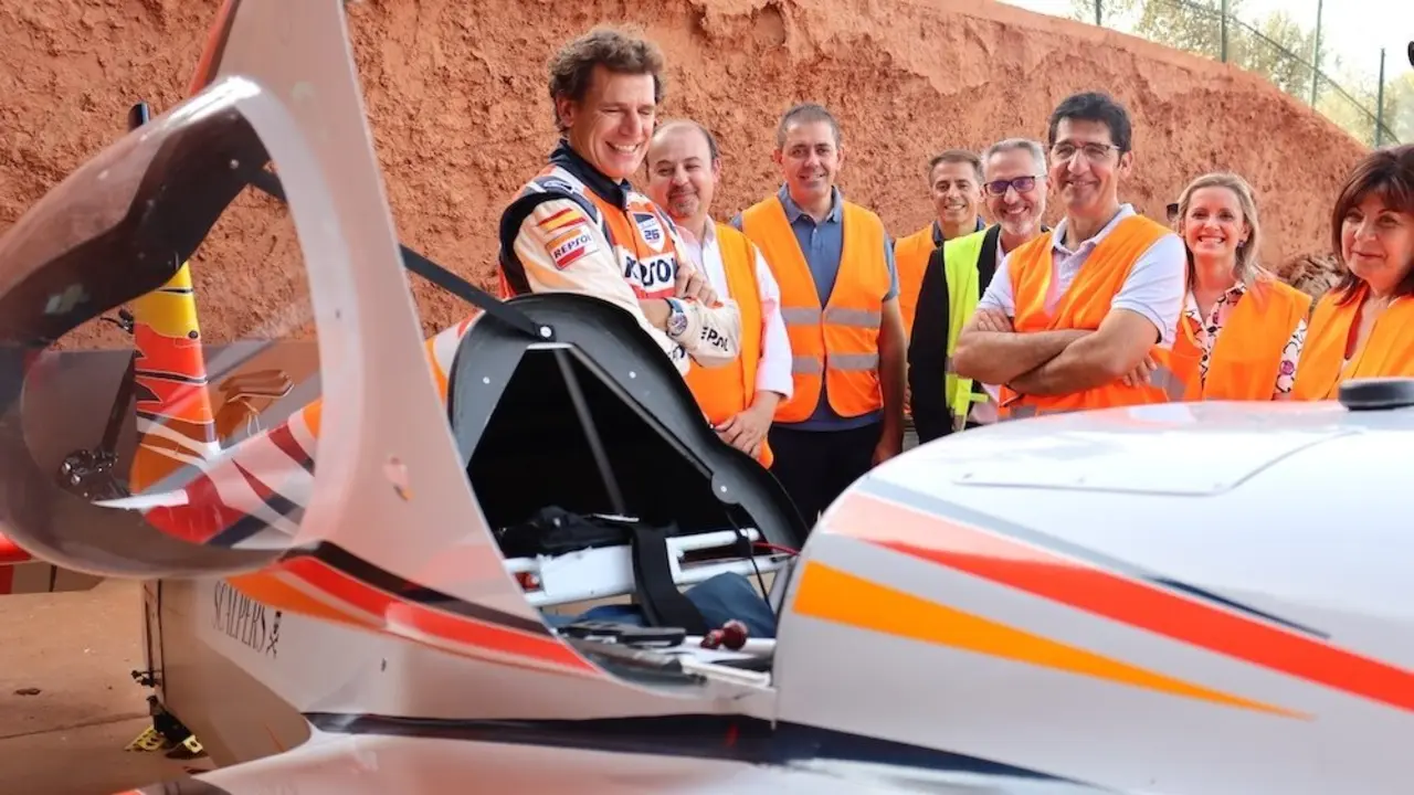 El vicepresidente segundo del Gobierno de Castilla-La Mancha, José Manuel Caballero, asiste al Campeonato de España de Vuelo Acrobático en Torrenueva (Ciudad Real)
