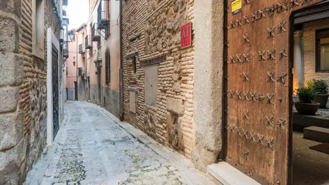 Vivienda notifica a plataformas que retiren 918 pisos turísticos ilegales en Castilla-La Mancha
