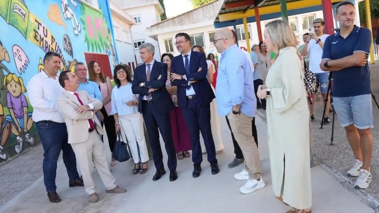 El consejero de Educación, Cultura y Deportes, Amador Pastor, durante la inauguración del curso escolar que ha realizado en el CEIP ´Santa Barbara´ de la localidad toledana de Villacañas