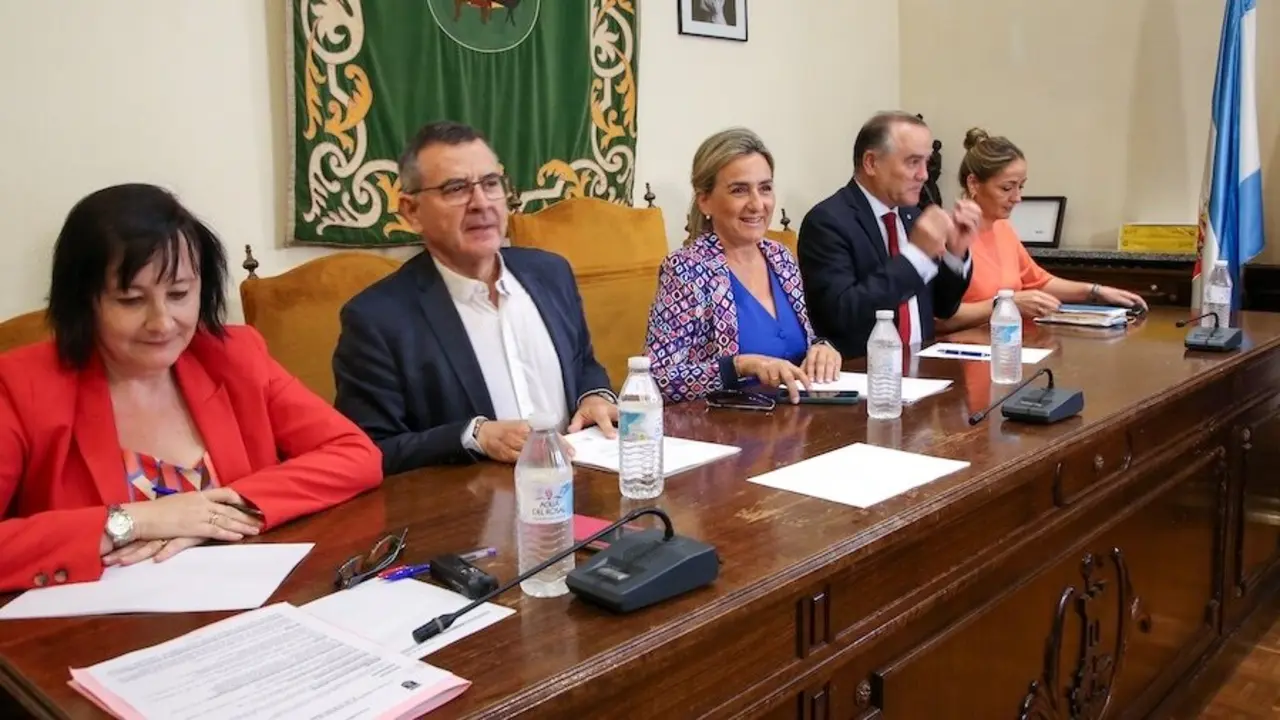 La delegada del Gobierno de España en Castilla-La Mancha, Milagros Tolón, ha copresidido junto al alcalde de Talavera, José Julián Gregorio, la Junta Local de Seguridad.
