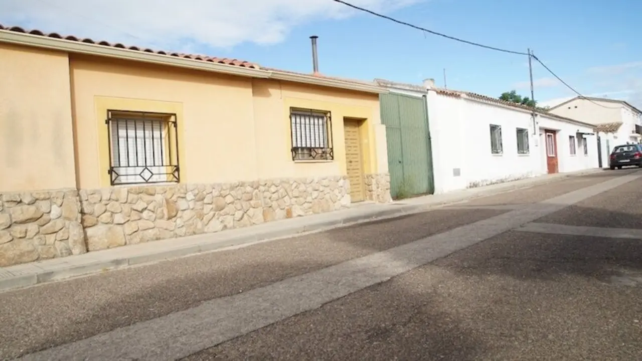 Vivienda de Alberche del Caudillo (Toledo) donde la Guardia Civil halló un bebé en un congelador