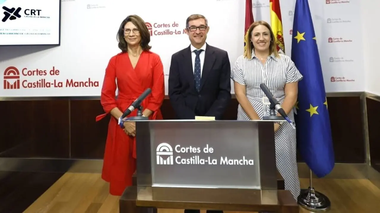El presidente del Consejo de Transparencia y Buen Gobierno de Castilla-La Mancha, Fernando Muñoz, ha informado sobre la actividad del órgano en las Cortes regionales