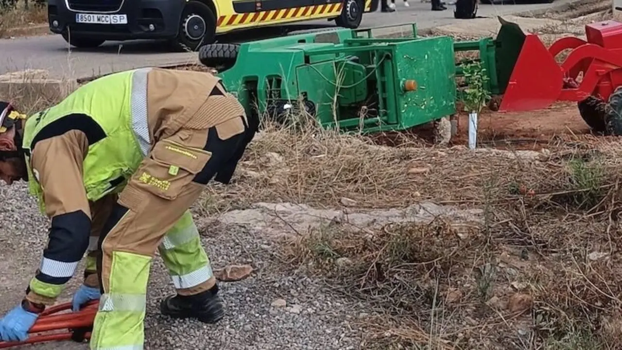 Muere un trabajador de 39 años atrapado tras volcar una carretilla elevadora