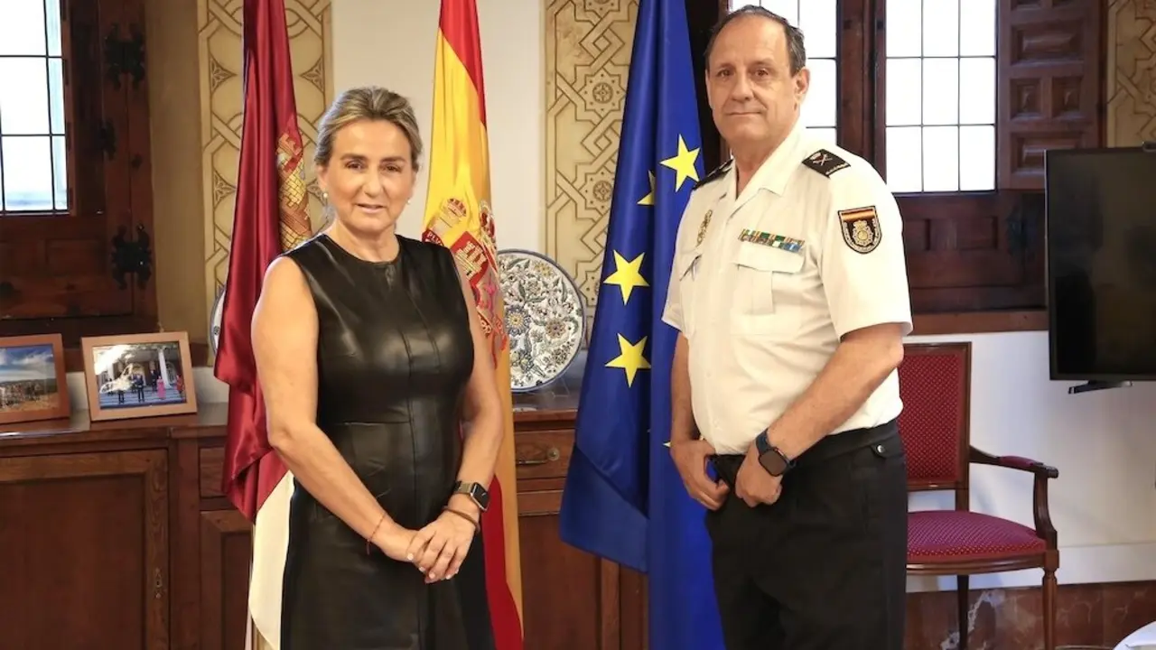 La delegada del Gobierno de España en Castilla-La Mancha, Milagros Tolón, ha recibido este miércoles al nuevo jefe superior de la Policía Nacional en Castilla-La Mancha, Francisco Herrero