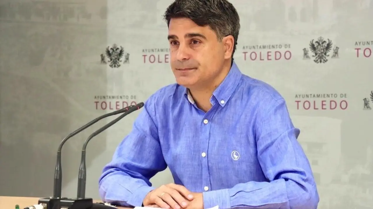 El portavoz del equipo de Gobierno del Ayuntamiento de Toledo, Juan José Alcalde, durante la rueda de prensa que ha ofrecido