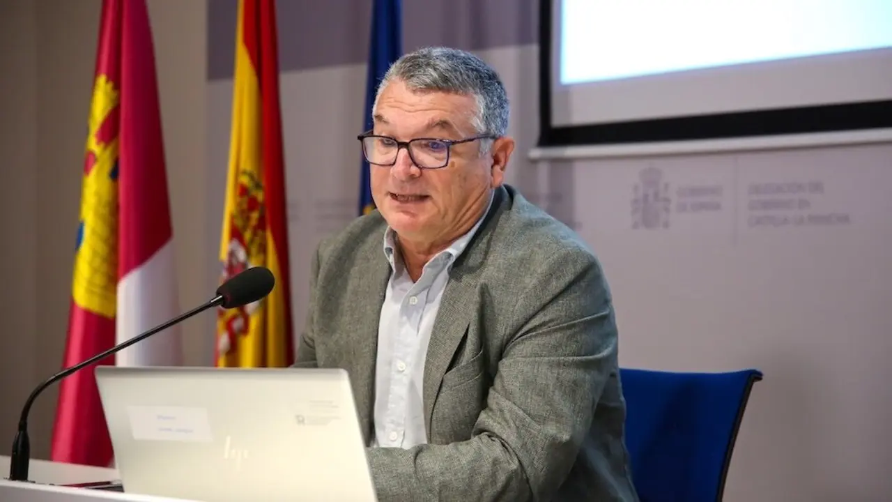 El delegado territorial de la Agencia Estatal de Meteorología (Aemet) en Castilla-La Mancha, Luis María Bañón, durante la rueda de prensa que ha ofrecido