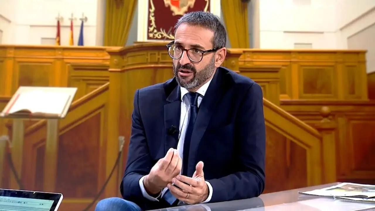 El secretario de Organización del PSOE de Castilla-La Mancha y diputado nacional, Sergio Gutiérrez, en un momento de la entrevista este jueves en la televisión pública regional