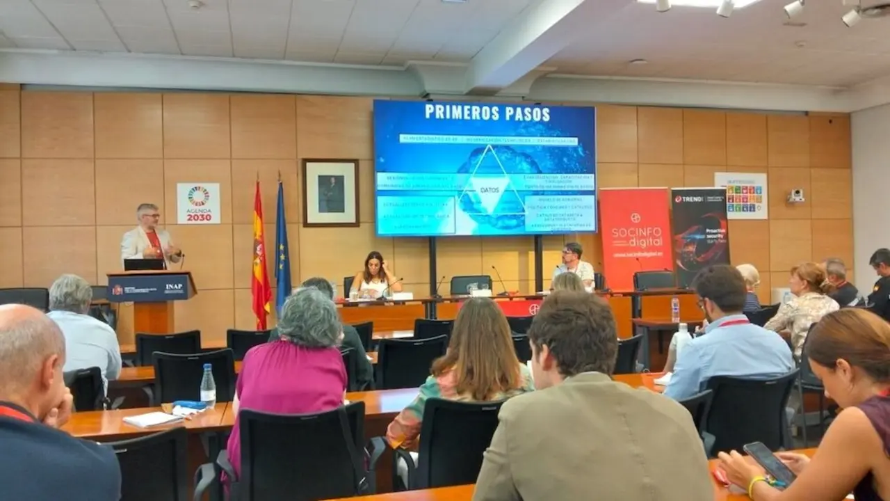 El director de la Oficina del Dato, Christian Cobas, en el encuentro 'Oficinas de Datos del sector público: casos reales, herramientas y alianzas público-privada'.