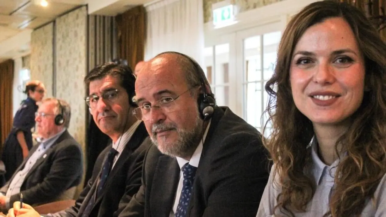La directora general de Asuntos Europeos, Nazareth Rodrigo, junto a los vicepresidentes José Luis Martínez Guijarro y José Manuel Caballero, en un momento de la reunión del Comité de las Regiones