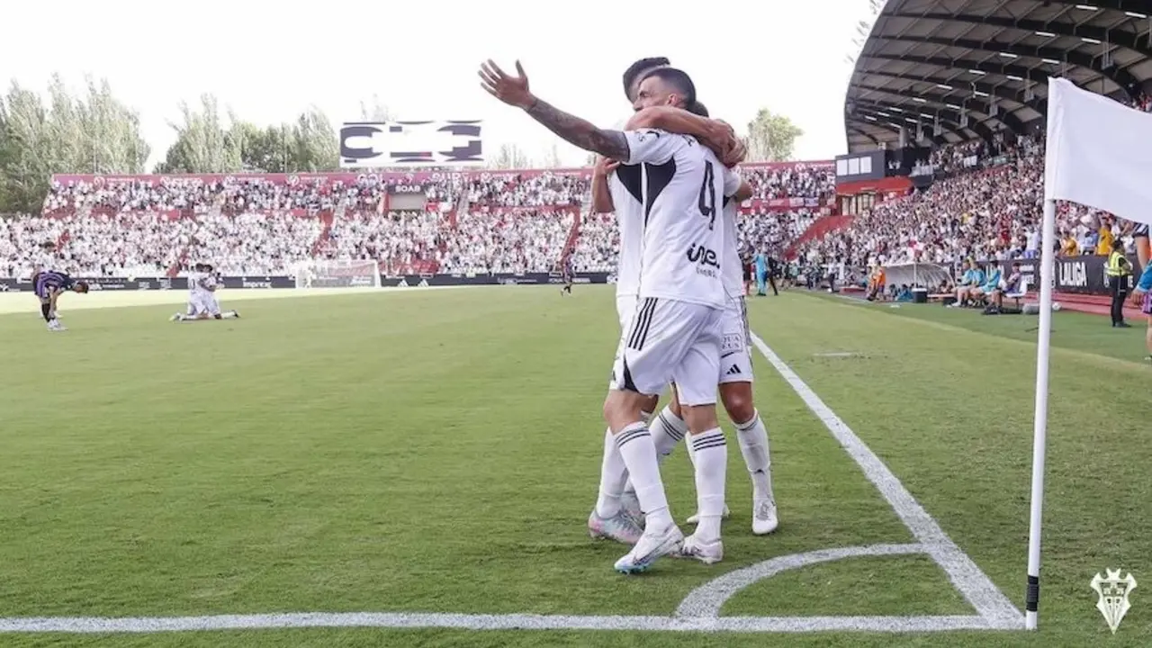 El tino de Agus Medina y Lazo dan la primera victoria de curso al Albacete (2-0)