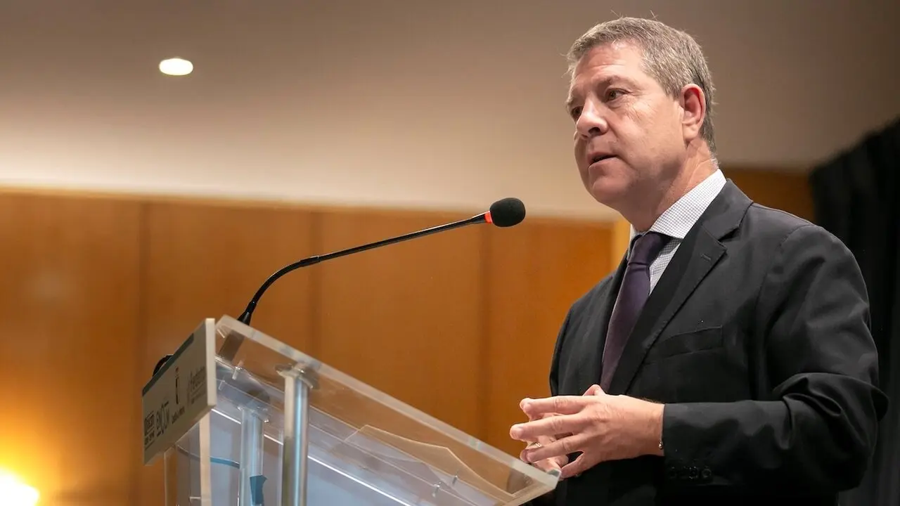 El presidente de Castilla-La Mancha, Emiliano García-Page, durante su intervención este lunes en las jornada “Castilla-La Mancha, tierra de oportunidades. Modelos de negocio para el siglo XXI”, organizada en la sede de Fedeto