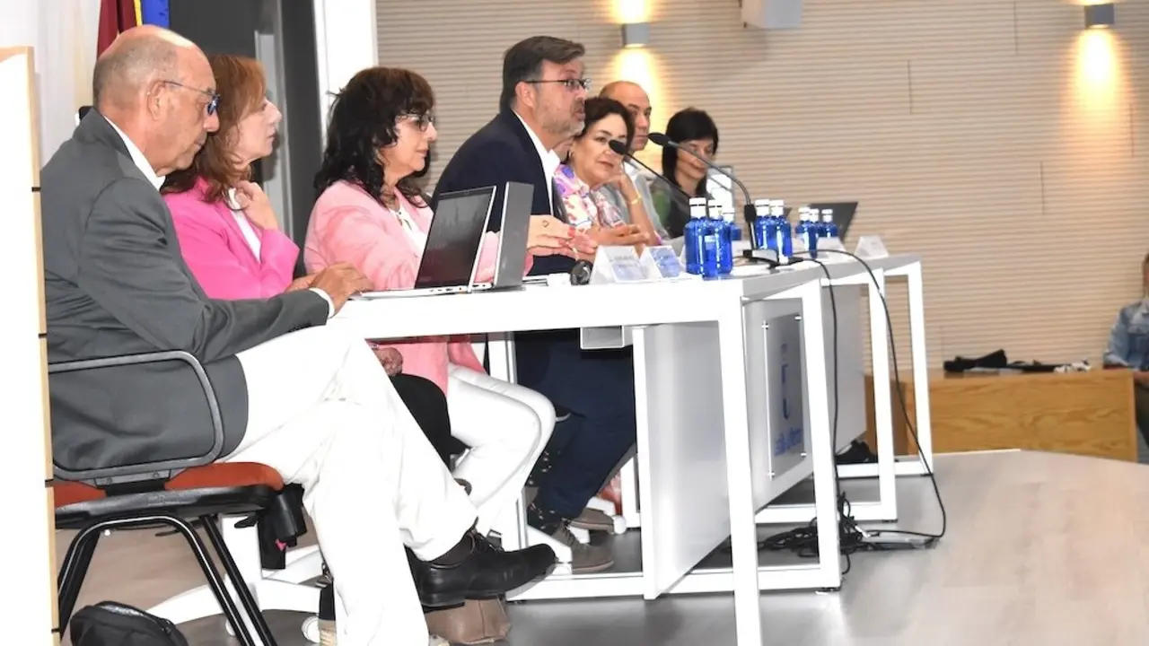 El consejero de Educación, Cultura y Deportes, Amador Pastor, durante la reunión que ha mantenido con los directores y directoras de los centros educativos de la provincia de Cuenca