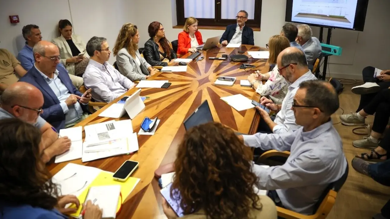 En la imagen un instante de la reunión de la Comisión de Empleo, Desarrollo Económico y Planeamiento del Ayuntamiento de Toledo celebrada este lunes