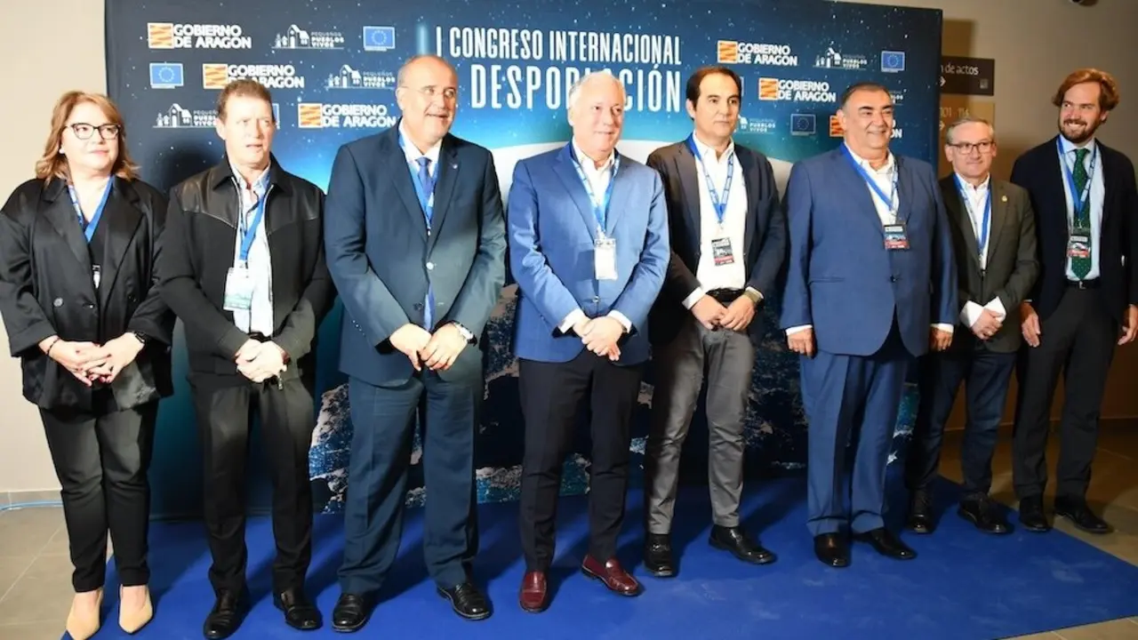 El vicepresidente primero del Gobierno de Castilla-La Mancha, José Luis Martínez Guijarro, ha participado, en el Balneario de Segura de los Baños (Teruel), en el I Congreso Internacional de Despoblación