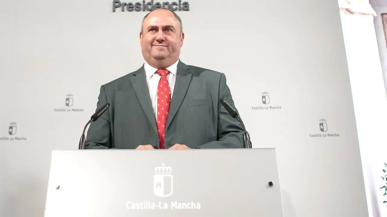 El consejero de Agricultura, Ganadería y Desarrollo Rural, Julián Martínez Lizán, ha informado en rueda de prensa de los asuntos de su departamento abordados en el Consejo de Gobierno