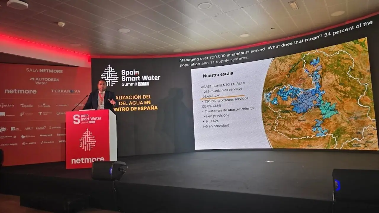 El director-gerente de Infraestructuras del Agua de Castilla-La Mancha, Rubén Sobrino, durante el foro Spain Smart Water Summit 2025 de iAgua celebrado en Madrid