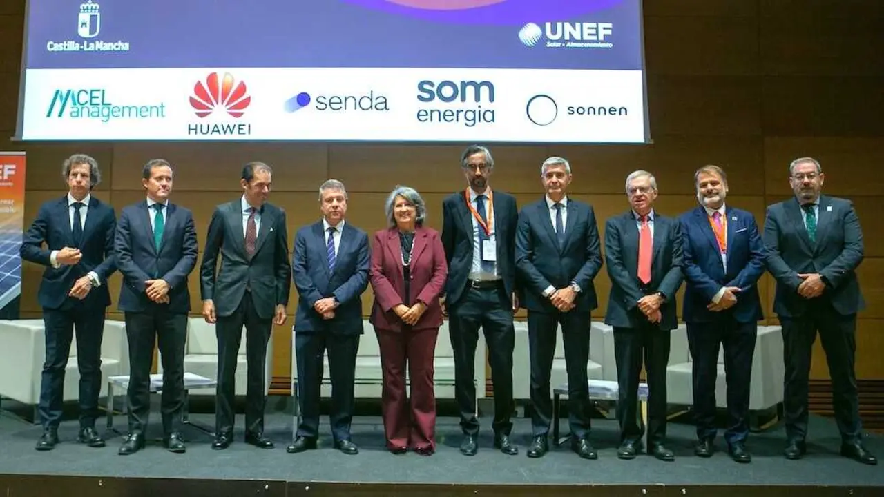 El presidente de Castilla-La Mancha, Emiliano García-Page, ha inaugurado la II Cumbre de Comunidades Energéticas ´Las comunidades energéticas como punta de lanza de la electrificación´