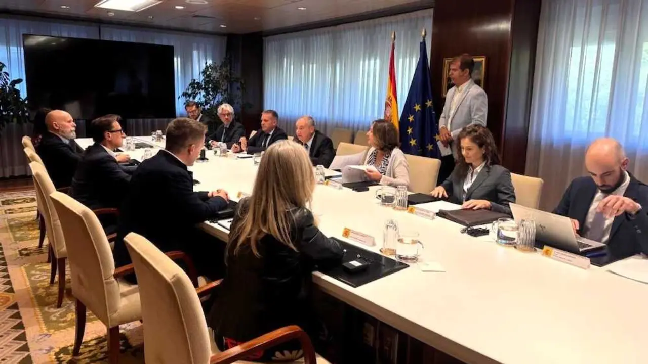 El ministro de Industria y Turismo, Jordi Hereu, se reúne con Mahle para evaluar la situación de sus plantas de Cuenca y Valencia tras el anuncio de un ERE