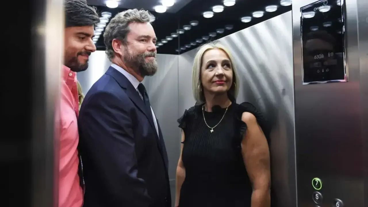 En la imagen de archivo Iván Espinosa de los Monteros junto a Inés Cañizares - EP