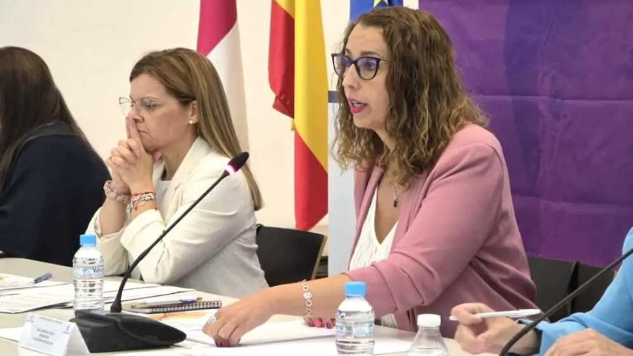 La consejera de Igualdad de Castilla-La Mancha, Sara Simón, ha presidido en Toledo la constitución de la Mesa Regional contra la Trata con Fines de Explotación Sexual