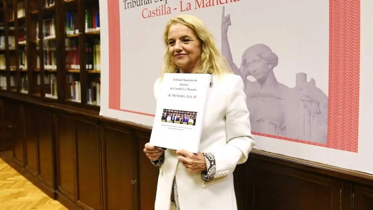 La presidente del Tribunal Superior de Justicia de Castilla-La Mancha, María Pilar Astray Chacón, ha presentado en el Palacio de Justicia de Albacete la memoria judicial del año 2024