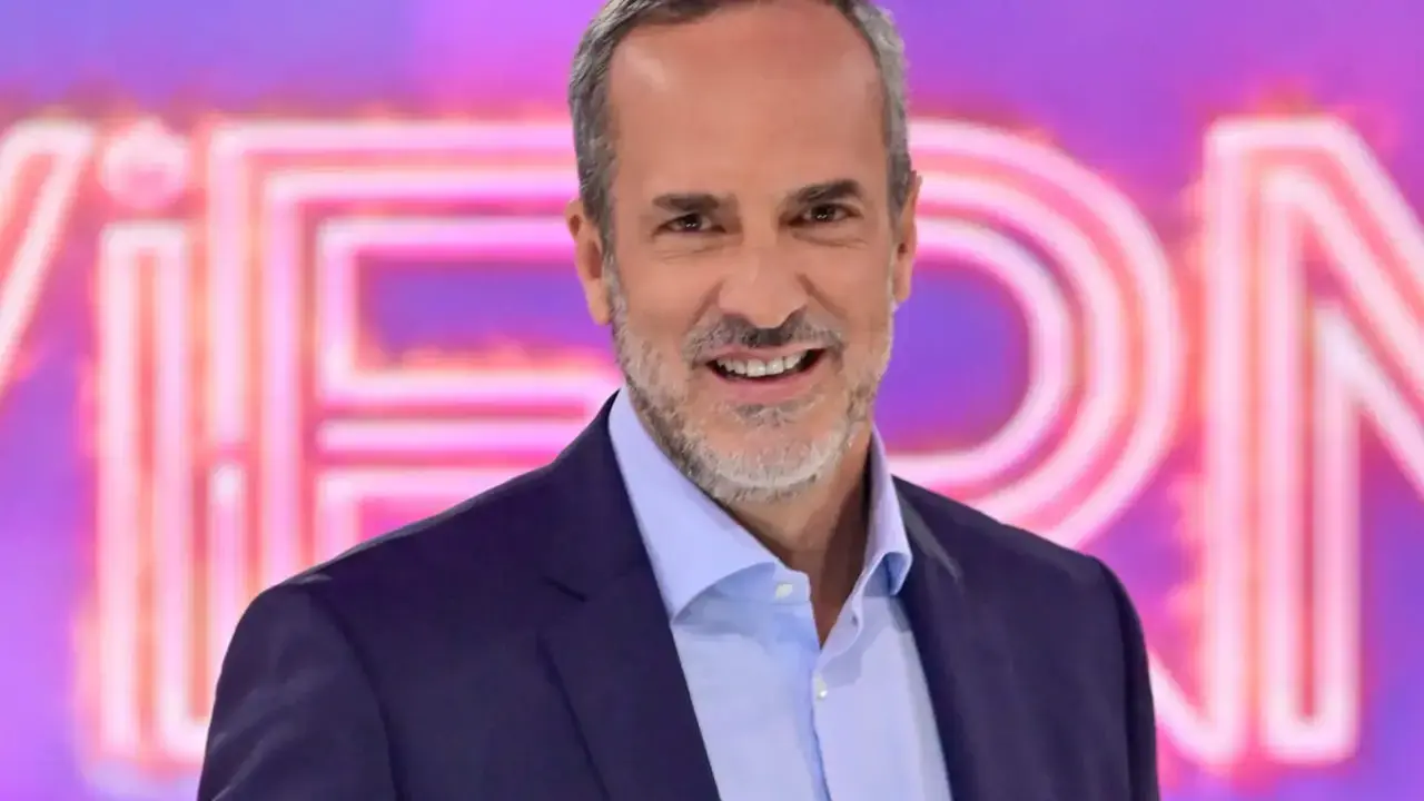 Destapan la identidad de la nueva novia de Santi Acosta: una compañera de Telecinco