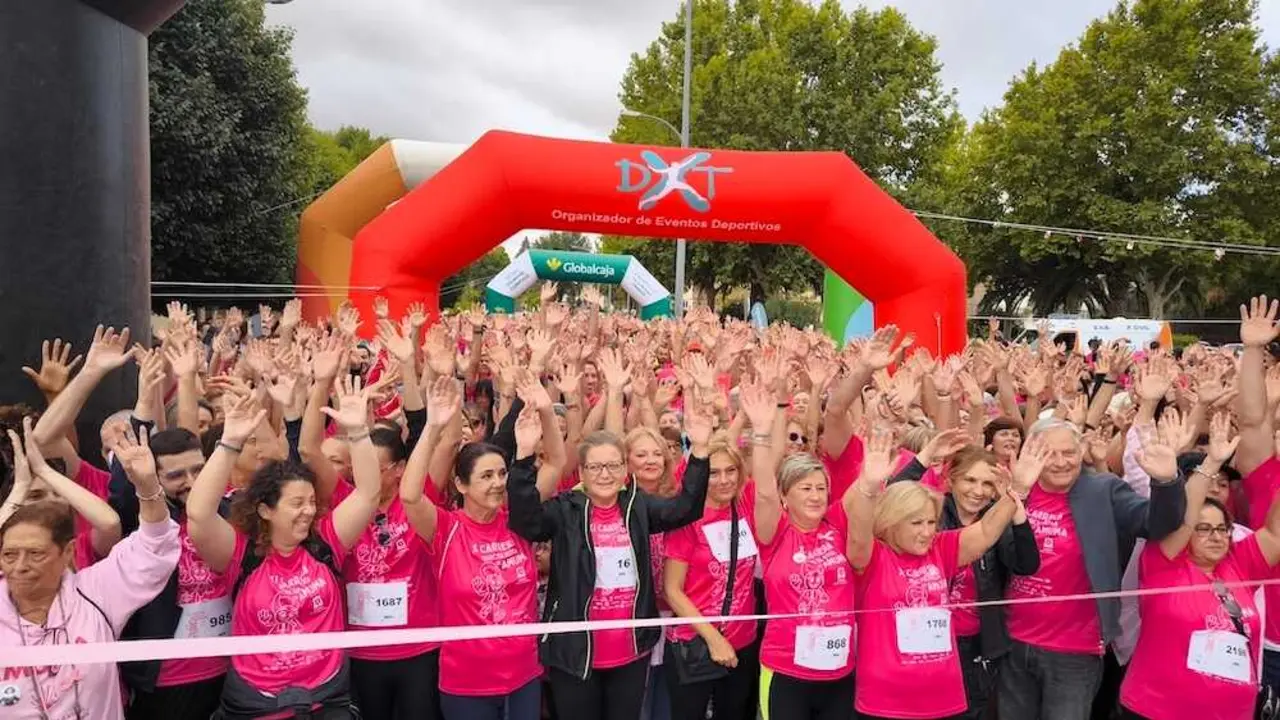Una marea rosa de unas 2.500 personas visibiliza el cáncer de mama en Ciudad Real