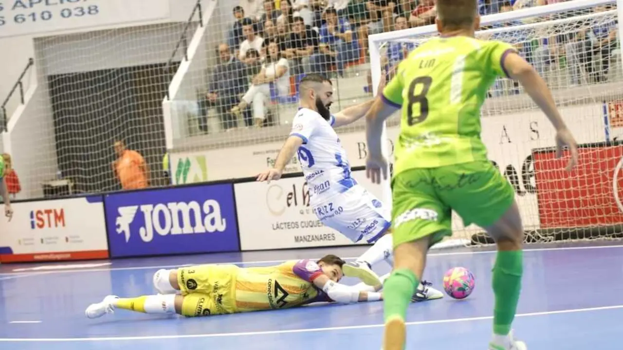 El Quesos El Hidalgo Manzanares resiste al Palma Futsal y firma un empate de prestigio (2-2)