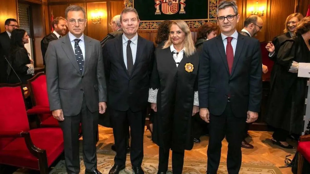 De izq. a dcha. el alcalde de Albacete, Manuel Serrano; el presidente de Castilla-La Mancha, Emiliano García-Page; la presidenta del TSJCLM, Pilar Astray y el ministro de Presidencia, Justicia y Relaciones con las Cortes, Félix Bolaños, en el acto de apertura del Año Judicial celebrado en Albacete