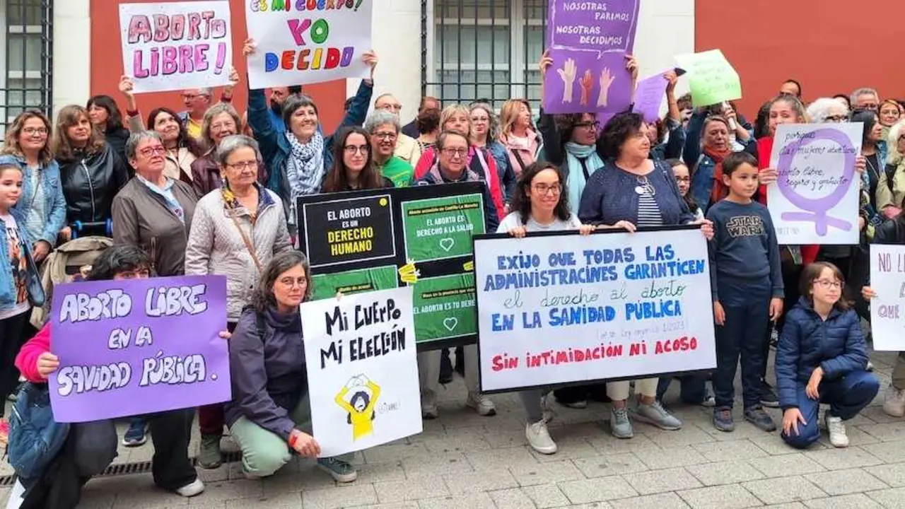 Feministas y sindicatos exigen en Castilla-La Mancha el derecho al aborto en la sanidad pública