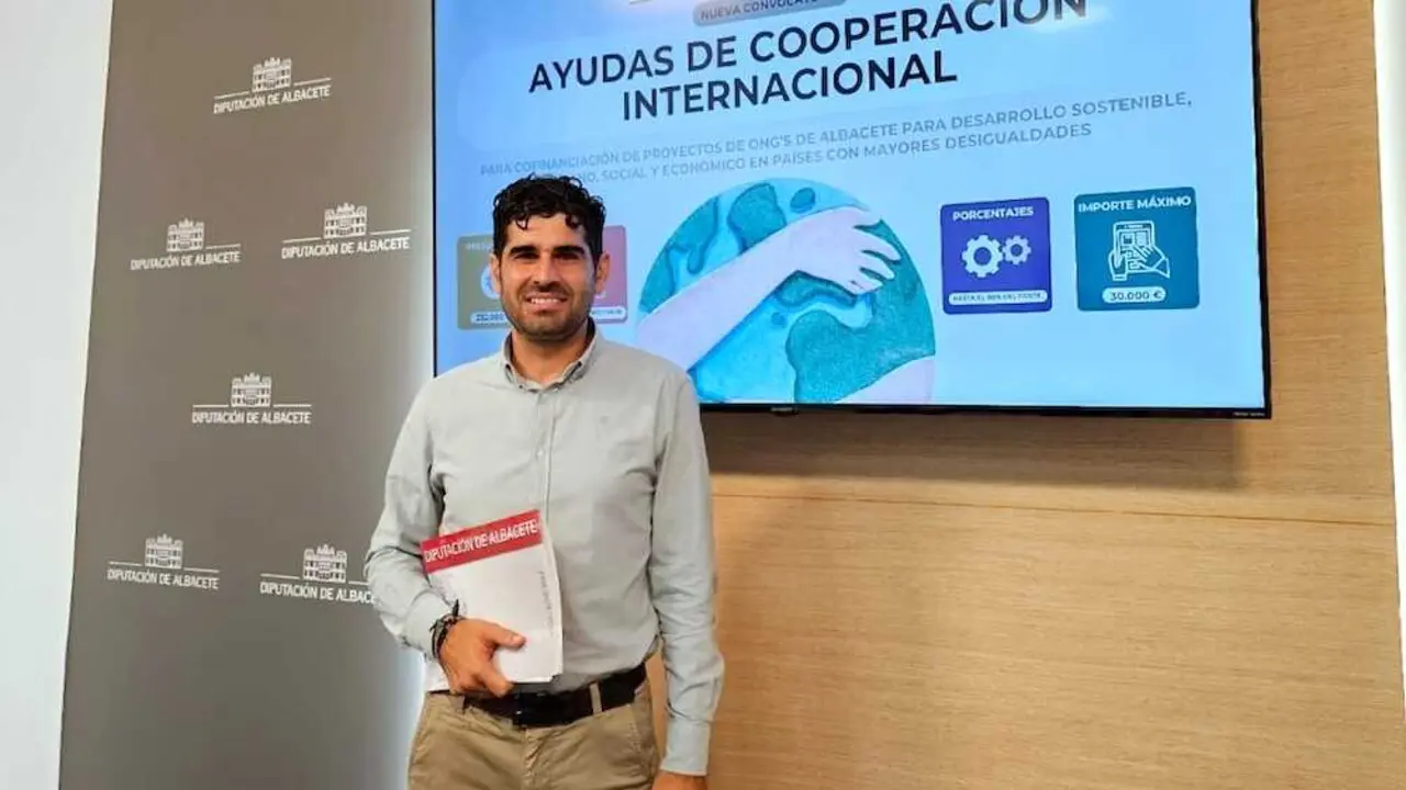 El diputado coordinador del Área Social, José González, ha informado sobre la convocatoria de ayudas de cooperación internacional