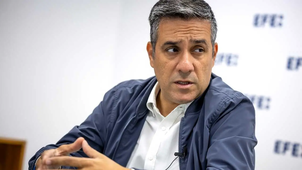 El secretario general de CCOO Castilla-La Mancha, Javier Ortega, en un momento de la entrevista - EFE/Ismael Herrero