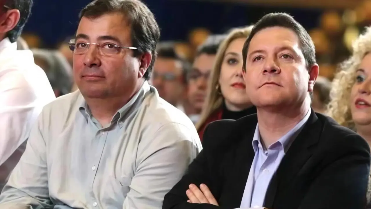 En la imagen de archivo Emiliano García-Page junto a Guillermo Fernández Vara en un acto del PSOE