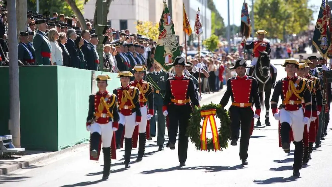 La Guardia Civil recoge el cariño de los conquenses en la parada militar y el desfile que ha puesto fin a los Actos del Pilar