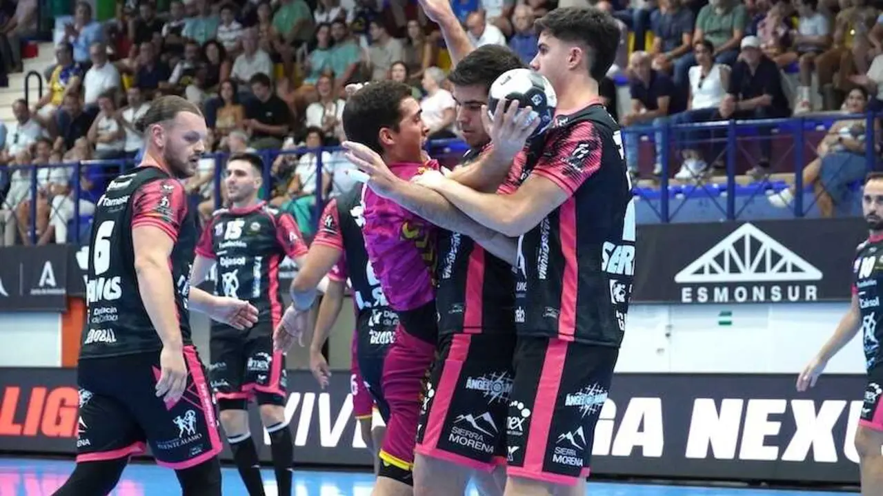 Un gol en los segundos finales condena al Rebi Cuenca ante el Ángel Ximénez (22-21) - Fotografía:&nbsp;Estefanía Hernández
