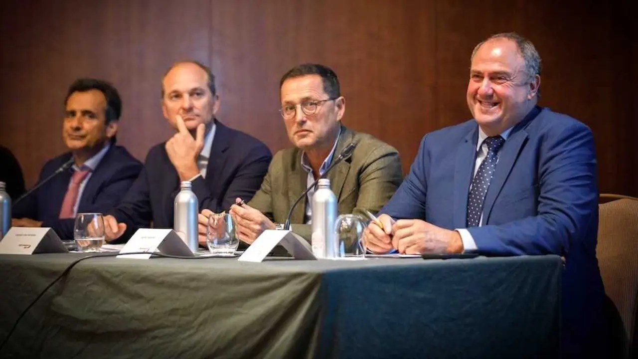 El consejero de Agricultura, Ganadería y Desarrollo Rural, Julián Martínez Lizán, y el director general de Agroseguro, Sergio de Andrés, clausuran la Jornada Institucional sobre los Seguros Agrarios que se celebra en el Hotel Eurostars Palacio de Buenavista de Toledo