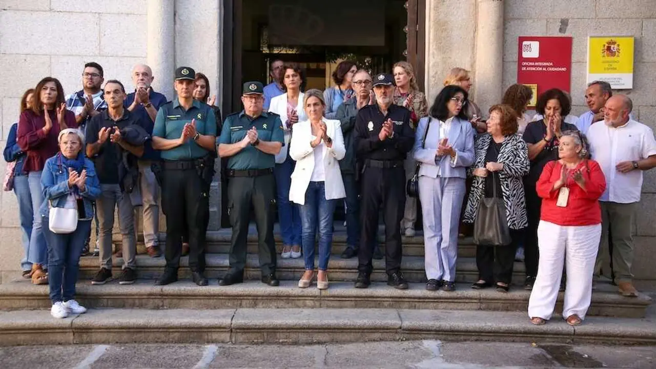 Minuto de silencio este martes a las puertas de la Delegación del Gobierno en Castilla-La Mancha por la última víctima de la violencia machista