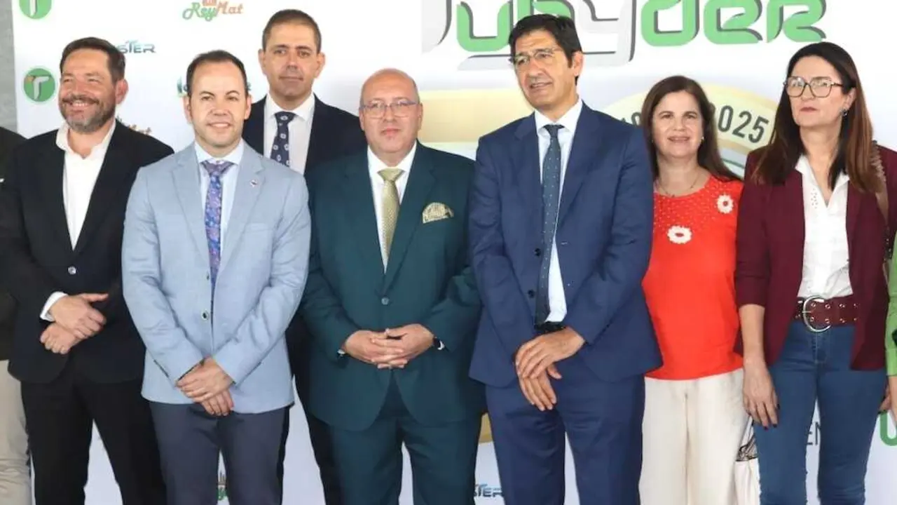 El vicepresidente segundo del Gobierno de Castilla-La Mancha, José Manuel Caballero, ha participado en el 50º aniversario de la empresa Tubyder en Herencia (Ciudad Real)