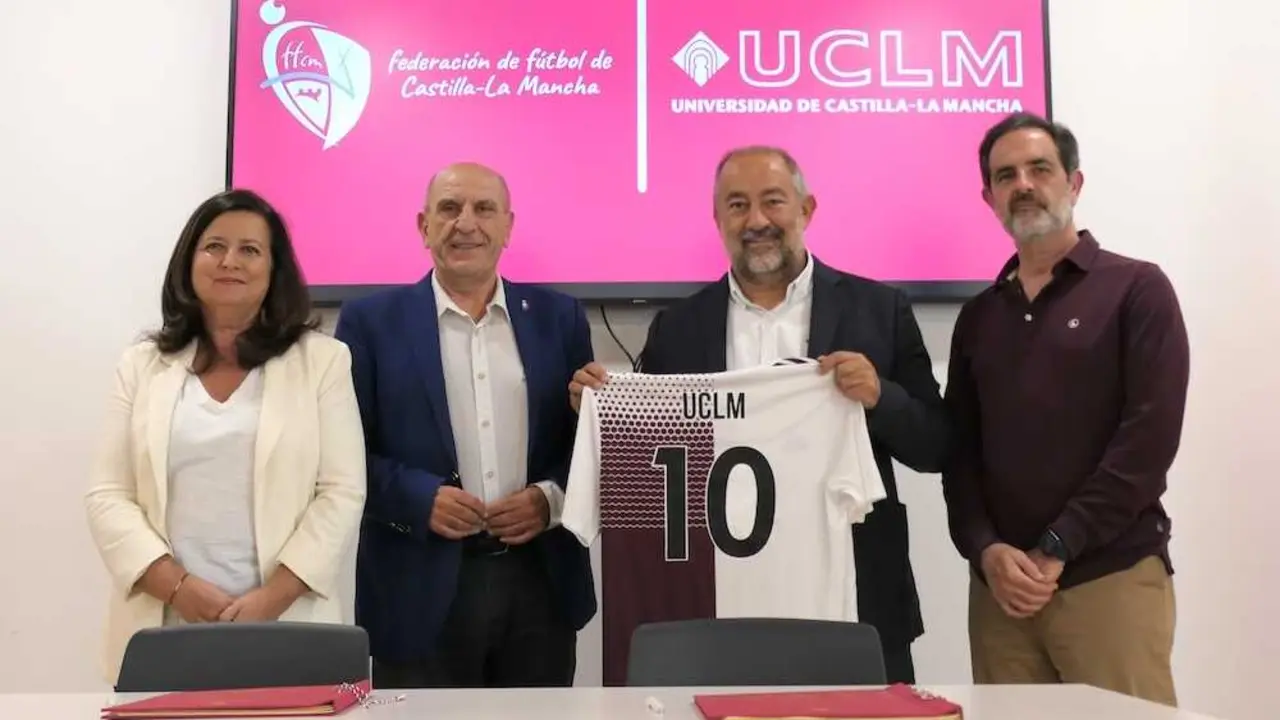 La UCLM continuará patrocinando las competiciones de fútbol femenino regionales