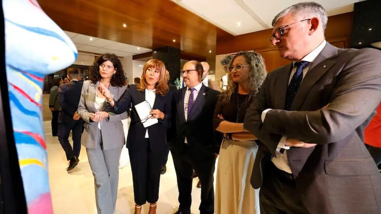 Las Cortes de Castilla-La Mancha acogen una exposición con 27 obras sobre la salud mental