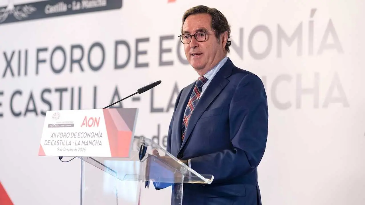 El presidente de la CEOE, Antonio Garamendi, interviene en el XII Foro de Economía de Castilla-La Mancha, este jueves - EFE/Ángeles Visdómine