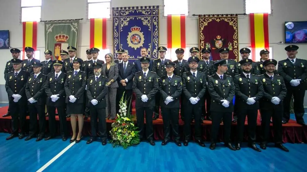 El presidente de Castilla-La Mancha, Emiliano García-Page, ha presidido en Toledo el acto institucional de la festividad de los Santos Ángeles Custodios, patronos de la Policía Nacional