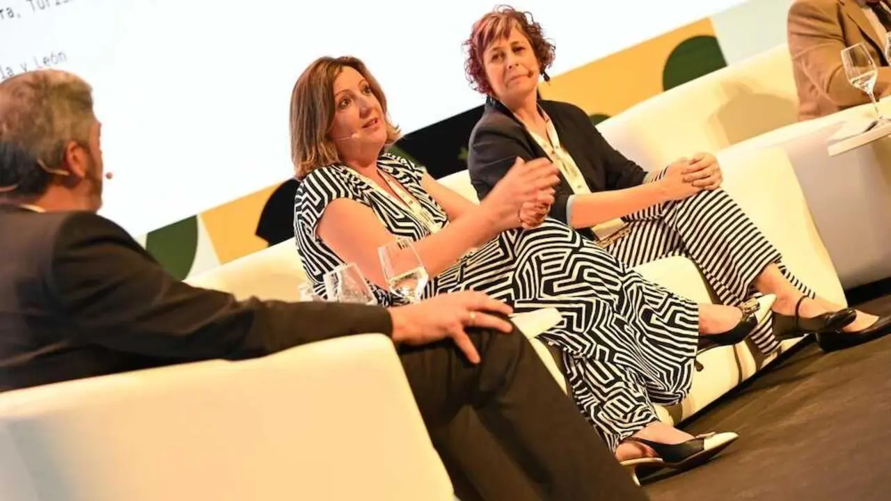 La consejera de Economía, Empresas y Empleo, Patricia Franco, participa, en el Palacio de Congresos de Cáceres, en la mesa redonda sobre Turismo de Interior en el marco de la V Convención Anual de Turespaña