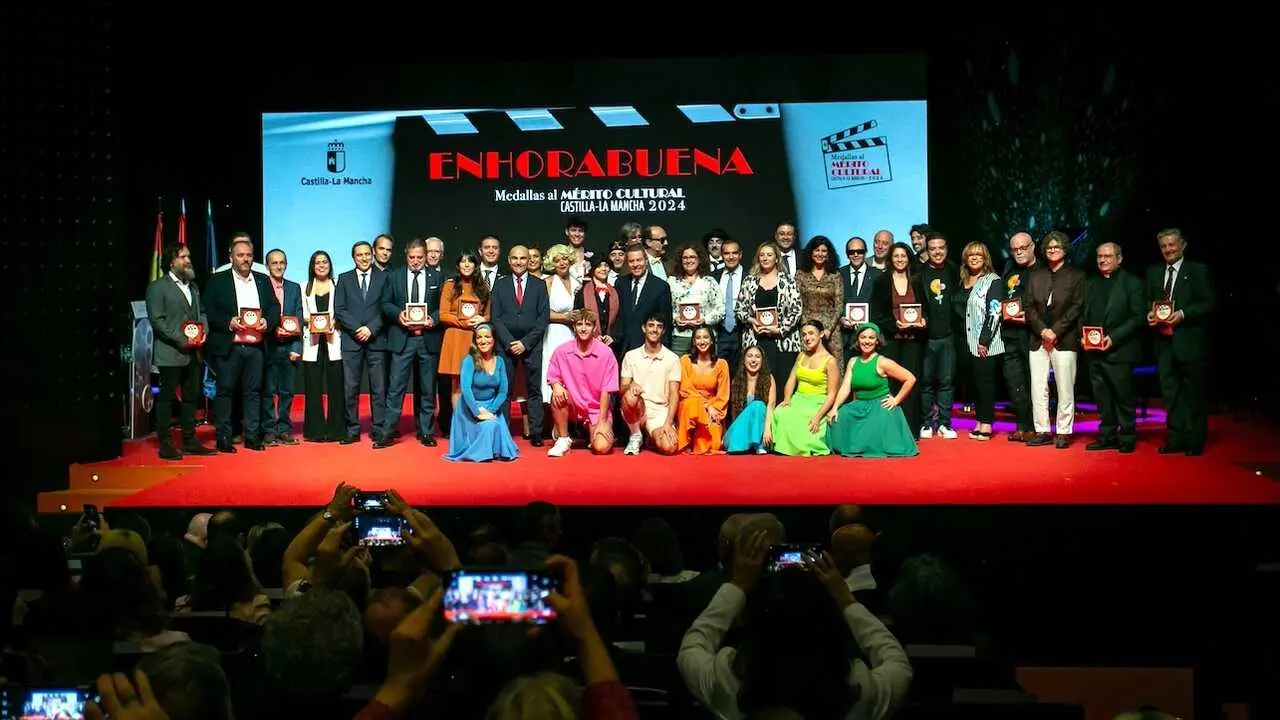 El presidente de Castilla-La Mancha, Emiliano García-Page ha entregado en Casas Ibáñez (Albacete), las Medallas al Mérito Cultural 2024 en el Teatro de Casas Ibáñez
