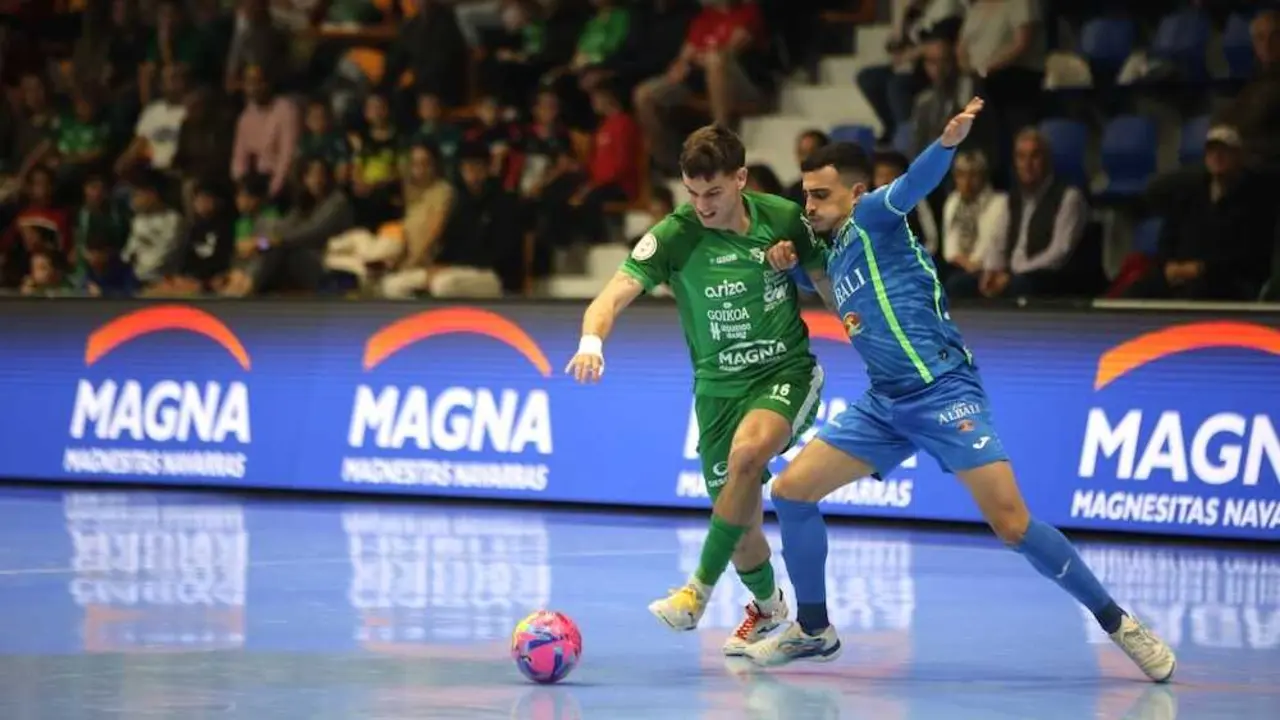 El CA Osasuna Magna y el Viña Albali Valdepeñas firman tablas en Pamplona (2-2)