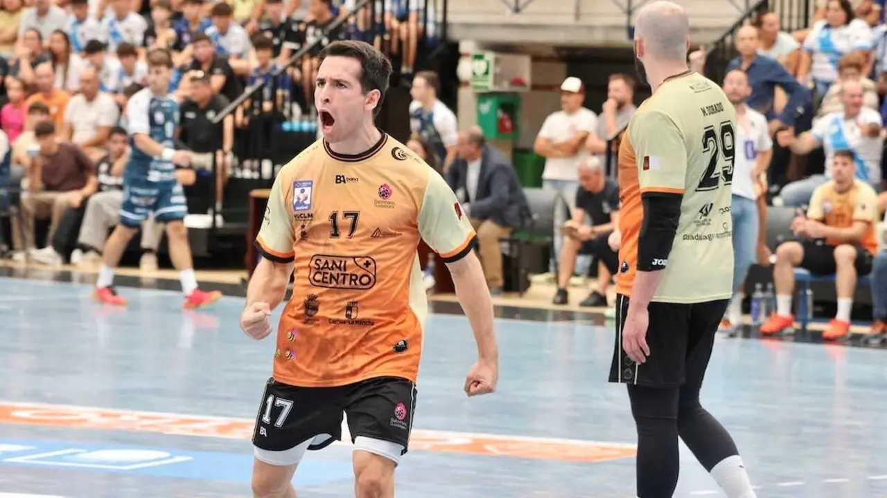 El colista Sanicentro BM Guadalajara firma su primera victoria en Cangas (29-34) - Fotografía: Raúl Fonseca