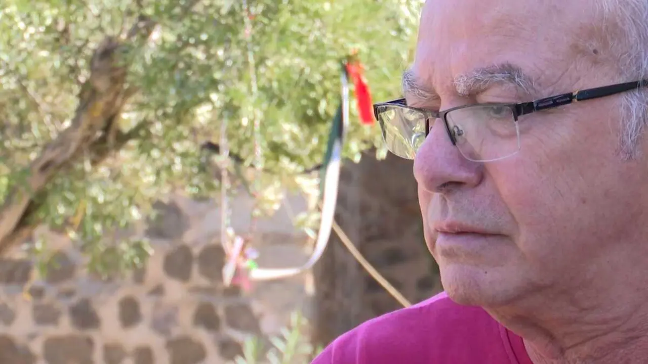Jamal Halawa, palestino residente en Toledo, durante su entrevista, junto al olivo de Palestina - EP