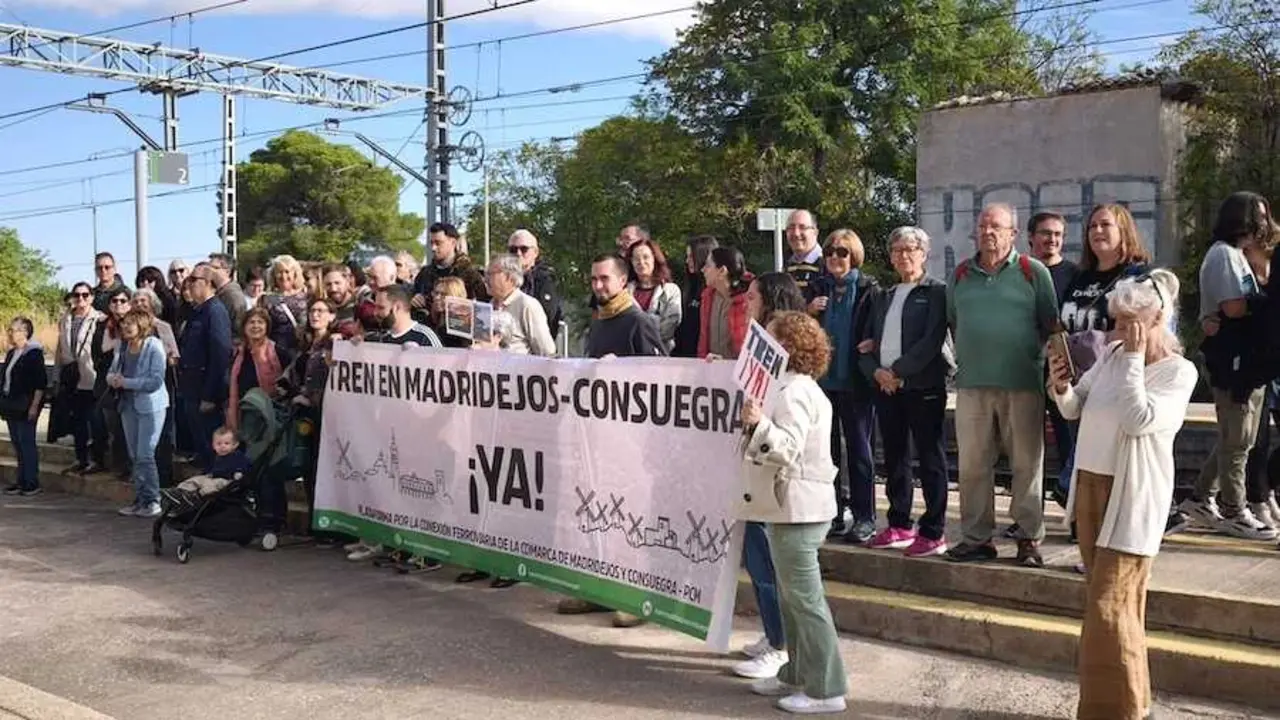 La PCM reclama en Tembleque y Consuegra la llegada del tren a Madridejos y Consuegra